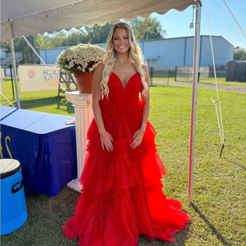 Gorgeous RED Princess Tiered Layers Tulle Long Formal Gown size 4 with a slit.